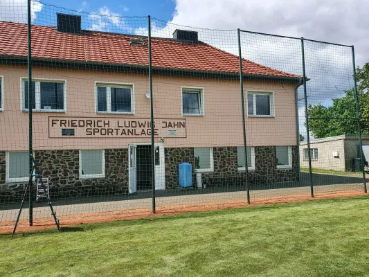 Arbeitseinsatz Sportplatz Pt. I