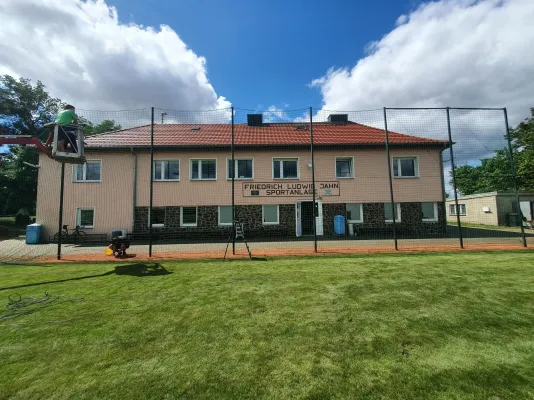 Arbeitseinsatz Sportplatz Pt. I